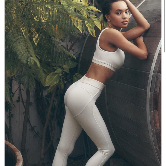 ALO Yoga Cream Activewear Set - Picture 3 of 4